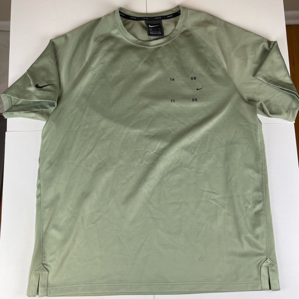 Nike Olive Green 14 09 11 05 Swoosh Athletic Tee Sz XL